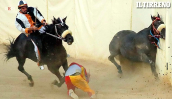 Palio di Siena, incidente durante la corsa del 2 luglio [FOTO e VIDEO]
